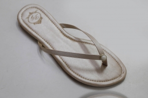 509 - Slim Clean Ouro Light Fosca com Palmilha Costurada e Pérola