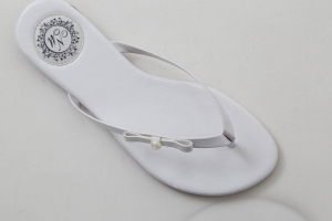 630 - Slim Fashion Verniz Branco com Laço Chanel e Meia Pérola