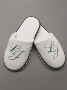 462 -  Chinelo Pantufa Atoalhado Branco com Silk na Pala e Viés Verde